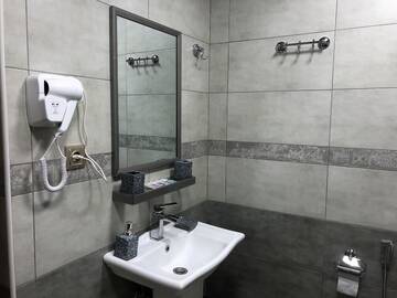 Фото номера Четырехместный номер &quot;Комфорт&quot; Отель Shahdag 444 HOTEL г. Гусар 2